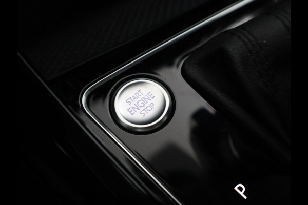 Volkswagen Touran 1.5 TSI 150 PK DSG AUT. 7-PERS HIGHLINE + TREKHAAK | ADAPTIVE CRUISE | MASSAGE | CAMERA | STOELVERW.