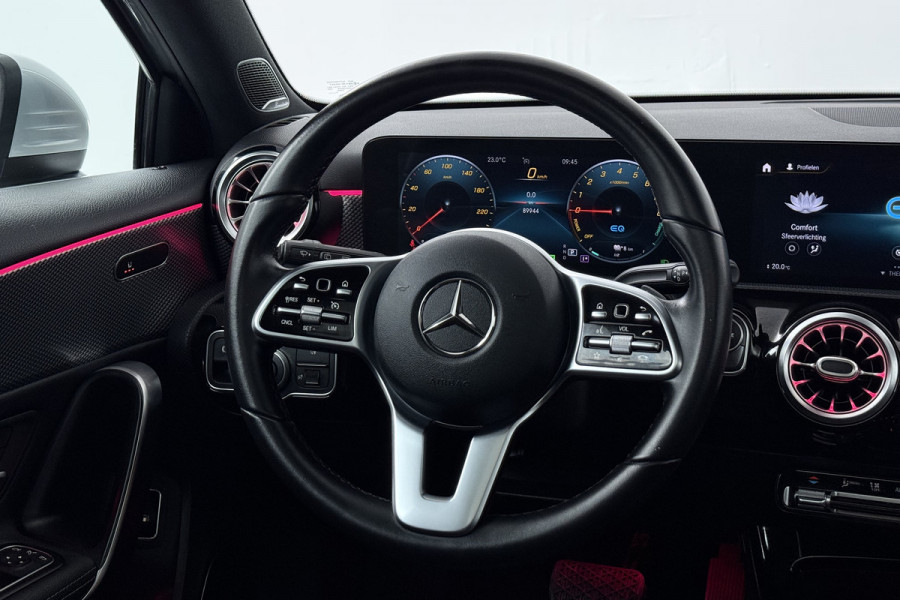 Mercedes-Benz A-Klasse 250 e Business Solution AMG Limited (PANORAMADAK, SFEERVERLICHTING, BURMEISTER, CAMERA, SFEERVERLICHTING, STOELVERWARMING)