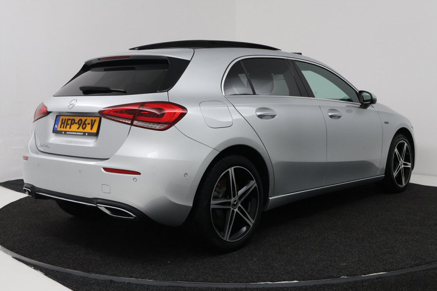 Mercedes-Benz A-Klasse 250 e Business Solution AMG Limited (PANORAMADAK, SFEERVERLICHTING, BURMEISTER, CAMERA, SFEERVERLICHTING, STOELVERWARMING)