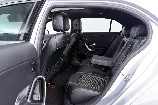 Mercedes-Benz A-Klasse 250 e Business Solution AMG Limited (PANORAMADAK, SFEERVERLICHTING, BURMEISTER, CAMERA, SFEERVERLICHTING, STOELVERWARMING)