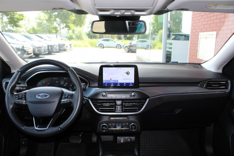 Ford FOCUS Wagon 2.0 EcoBlue Active Business 150pk | Panoramadak | Wegklapbare trekhaak | Adaptive cruise control  | Bang&Olfusen | Head up Display | Full LED | 2 bandensets | 1.600kg trekgewicht