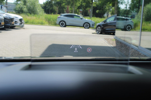 Ford FOCUS Wagon 2.0 EcoBlue Active Business 150pk | Panoramadak | Wegklapbare trekhaak | Adaptive cruise control  | Bang&Olfusen | Head up Display | Full LED | 2 bandensets | 1.600kg trekgewicht