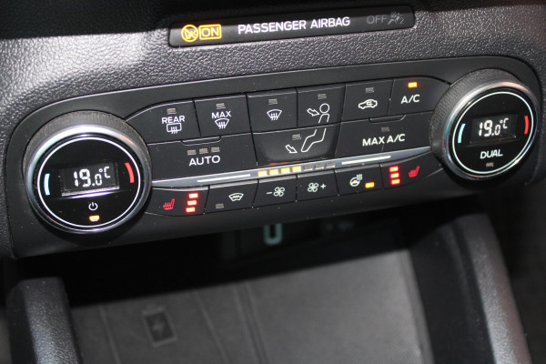 Ford FOCUS Wagon 2.0 EcoBlue Active Business 150pk | Panoramadak | Wegklapbare trekhaak | Adaptive cruise control  | Bang&Olfusen | Head up Display | Full LED | 2 bandensets | 1.600kg trekgewicht