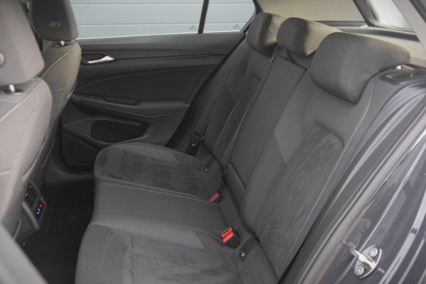 Volkswagen Golf 1.5 TSI Style HEAD-UP/AUDIO PREMIUM/CAMERA/VERWARMDE VOORSTOELEN/
