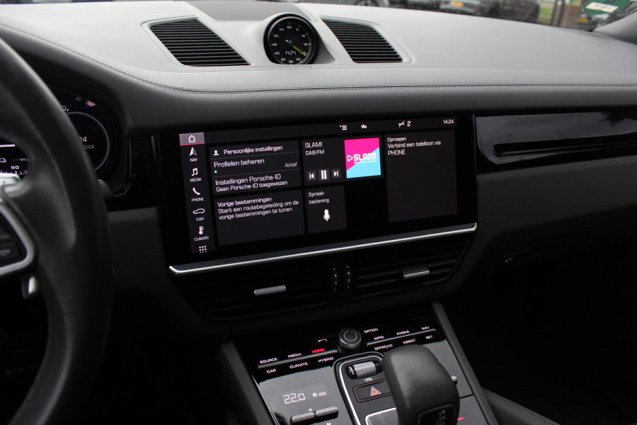 Porsche Cayenne Coupé 3.0 E-Hybrid / Trekhaak / Panoramadak / 360Camera / Keyless / 21'' / Softclose / Luchtvering / Bose / Sportdesign+Chrono / Stoel+Stuurverwarming / Dodehoek / DAB / ACC