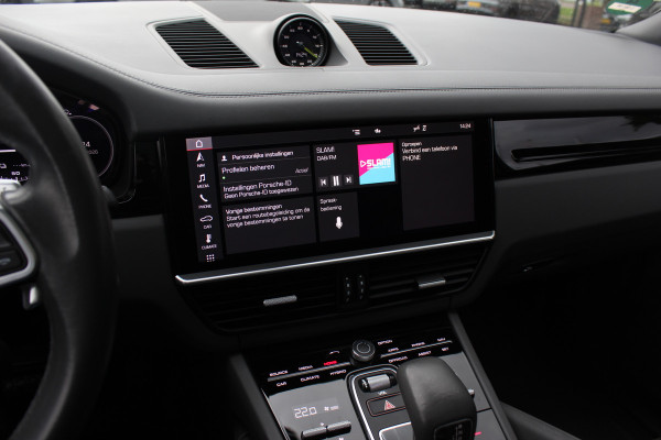 Porsche Cayenne Coupé 3.0 E-Hybrid / Trekhaak / Panoramadak / 360Camera / Keyless / 21'' / Softclose / Luchtvering / Bose / Sportdesign+Chrono / Stoel+Stuurverwarming / Dodehoek / DAB / ACC
