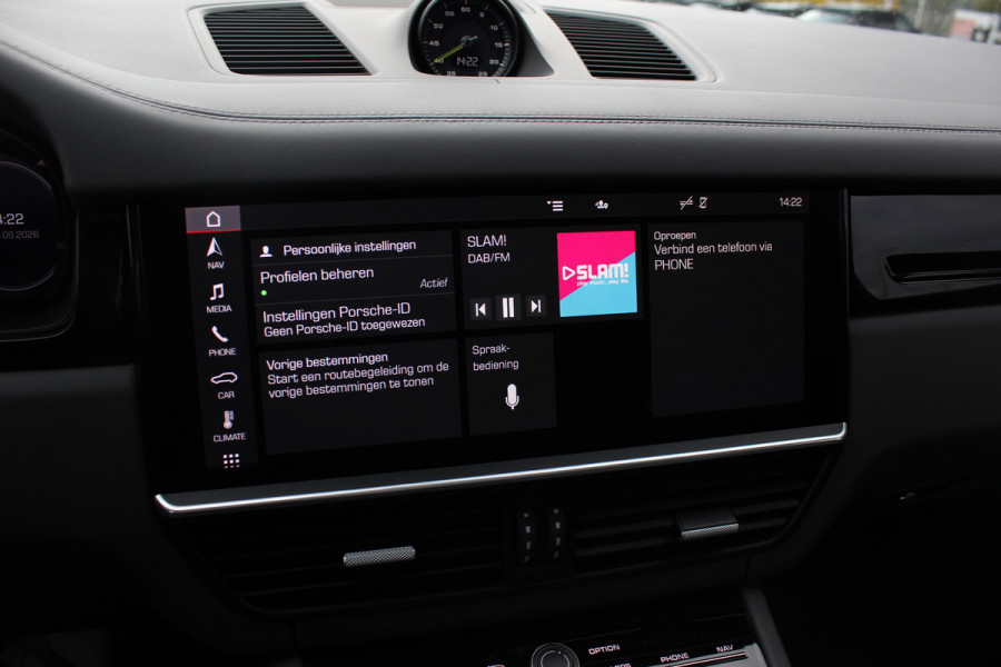Porsche Cayenne Coupé 3.0 E-Hybrid / Trekhaak / Panoramadak / 360Camera / Keyless / 21'' / Softclose / Luchtvering / Bose / Sportdesign+Chrono / Stoel+Stuurverwarming / Dodehoek / DAB / ACC