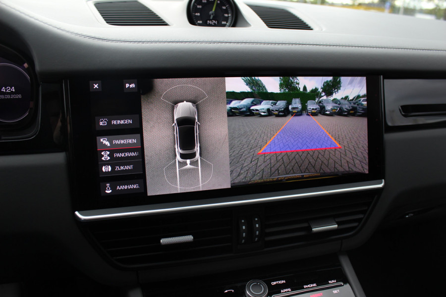 Porsche Cayenne Coupé 3.0 E-Hybrid / Trekhaak / Panoramadak / 360Camera / Keyless / 21'' / Softclose / Luchtvering / Bose / Sportdesign+Chrono / Stoel+Stuurverwarming / Dodehoek / DAB / ACC