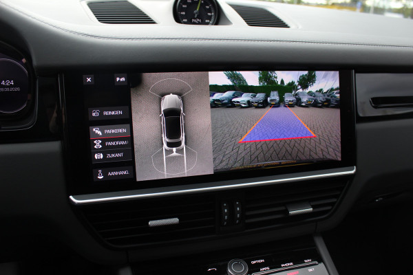Porsche Cayenne Coupé 3.0 E-Hybrid / Trekhaak / Panoramadak / 360Camera / Keyless / 21'' / Softclose / Luchtvering / Bose / Sportdesign+Chrono / Stoel+Stuurverwarming / Dodehoek / DAB / ACC