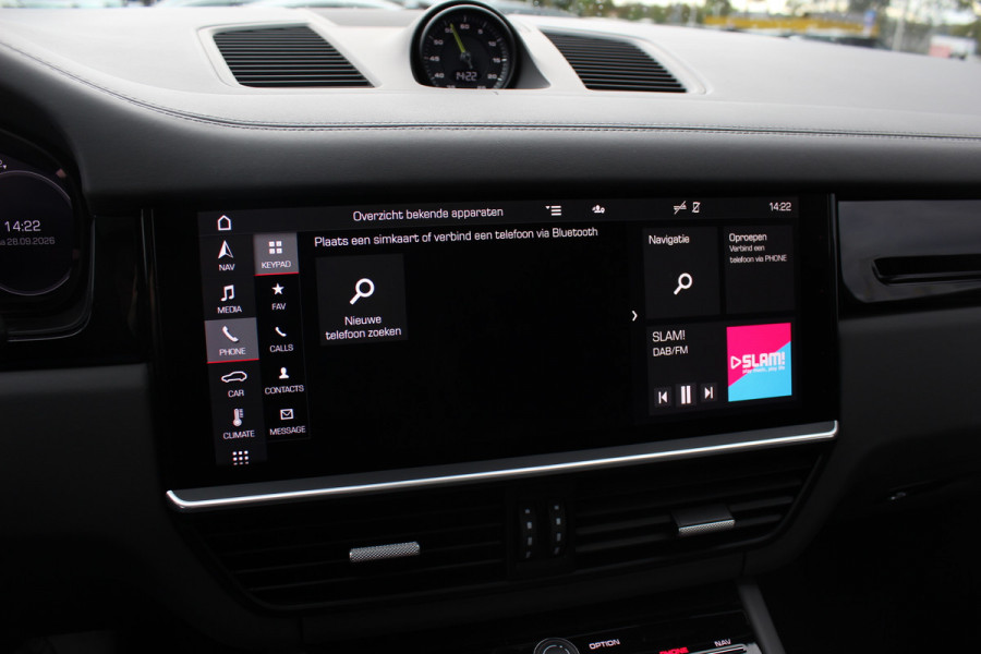 Porsche Cayenne Coupé 3.0 E-Hybrid / Trekhaak / Panoramadak / 360Camera / Keyless / 21'' / Softclose / Luchtvering / Bose / Sportdesign+Chrono / Stoel+Stuurverwarming / Dodehoek / DAB / ACC