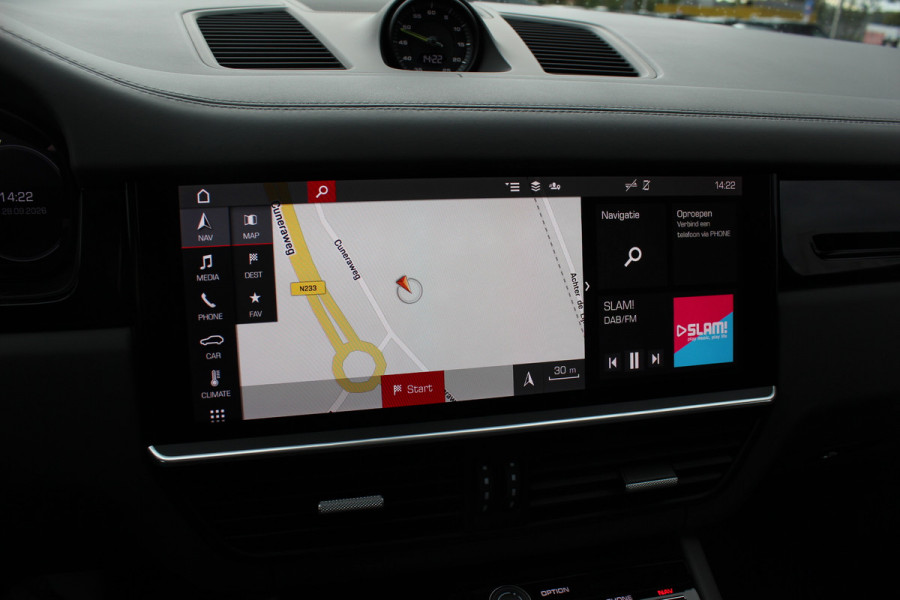 Porsche Cayenne Coupé 3.0 E-Hybrid / Trekhaak / Panoramadak / 360Camera / Keyless / 21'' / Softclose / Luchtvering / Bose / Sportdesign+Chrono / Stoel+Stuurverwarming / Dodehoek / DAB / ACC