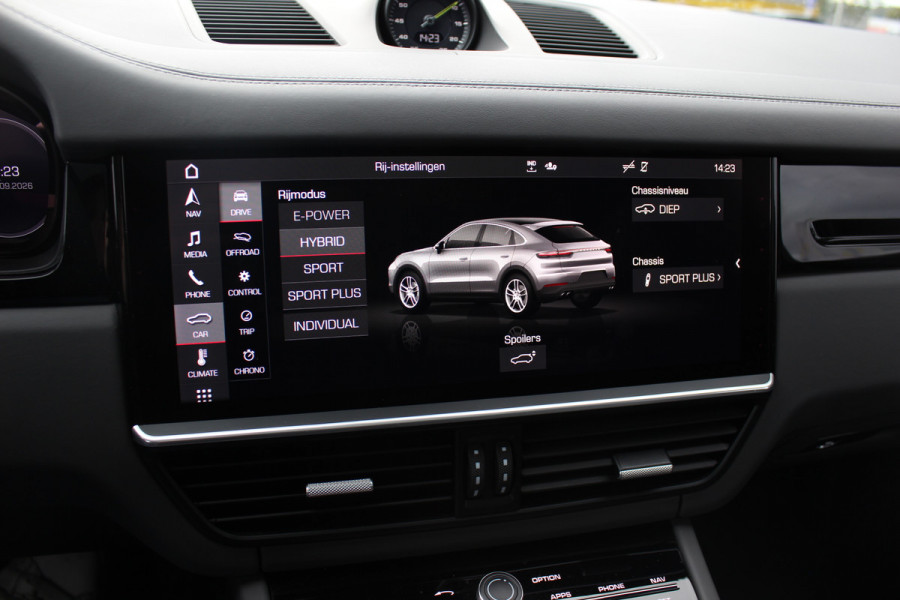 Porsche Cayenne Coupé 3.0 E-Hybrid / Trekhaak / Panoramadak / 360Camera / Keyless / 21'' / Softclose / Luchtvering / Bose / Sportdesign+Chrono / Stoel+Stuurverwarming / Dodehoek / DAB / ACC