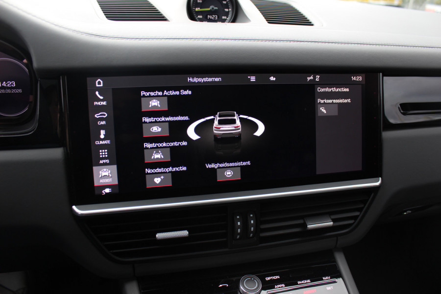 Porsche Cayenne Coupé 3.0 E-Hybrid / Trekhaak / Panoramadak / 360Camera / Keyless / 21'' / Softclose / Luchtvering / Bose / Sportdesign+Chrono / Stoel+Stuurverwarming / Dodehoek / DAB / ACC