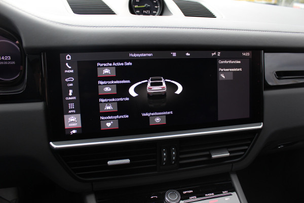 Porsche Cayenne Coupé 3.0 E-Hybrid / Trekhaak / Panoramadak / 360Camera / Keyless / 21'' / Softclose / Luchtvering / Bose / Sportdesign+Chrono / Stoel+Stuurverwarming / Dodehoek / DAB / ACC