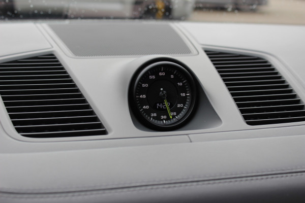 Porsche Cayenne Coupé 3.0 E-Hybrid / Trekhaak / Panoramadak / 360Camera / Keyless / 21'' / Softclose / Luchtvering / Bose / Sportdesign+Chrono / Stoel+Stuurverwarming / Dodehoek / DAB / ACC