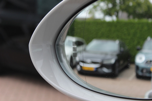 Porsche Cayenne Coupé 3.0 E-Hybrid / Trekhaak / Panoramadak / 360Camera / Keyless / 21'' / Softclose / Luchtvering / Bose / Sportdesign+Chrono / Stoel+Stuurverwarming / Dodehoek / DAB / ACC