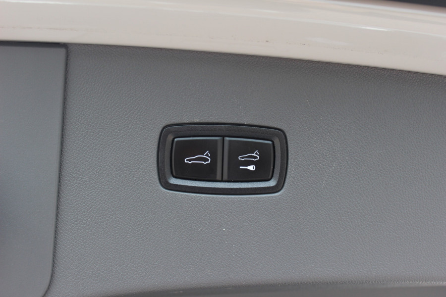 Porsche Cayenne Coupé 3.0 E-Hybrid / Trekhaak / Panoramadak / 360Camera / Keyless / 21'' / Softclose / Luchtvering / Bose / Sportdesign+Chrono / Stoel+Stuurverwarming / Dodehoek / DAB / ACC
