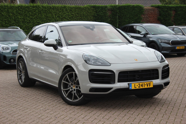 Porsche Cayenne Coupé 3.0 E-Hybrid / Trekhaak / Panoramadak / 360Camera / Keyless / 21'' / Softclose / Luchtvering / Bose / Sportdesign+Chrono / Stoel+Stuurverwarming / Dodehoek / DAB / ACC