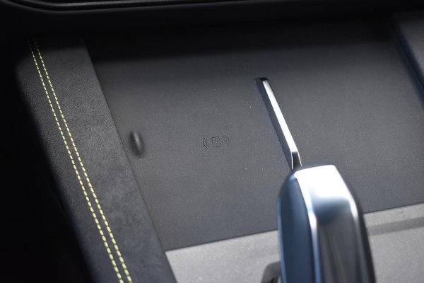 Lynk & Co 01 276PK Automaat More / Adaptive cruise control / Leren bekleding / Elektrisch verstelbare stoelen / Schuif- kanteldak / Stoel- en stuurverwarming / Parkeersensoren V+A / 360 Graden Camera / Elektrische achterklep / 20" lichtmetalen velgen / Trekhaak