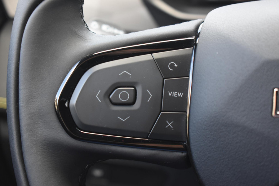 Lynk & Co 01 276PK Automaat More / Adaptive cruise control / Leren bekleding / Elektrisch verstelbare stoelen / Schuif- kanteldak / Stoel- en stuurverwarming / Parkeersensoren V+A / 360 Graden Camera / Elektrische achterklep / 20" lichtmetalen velgen / Trekhaak