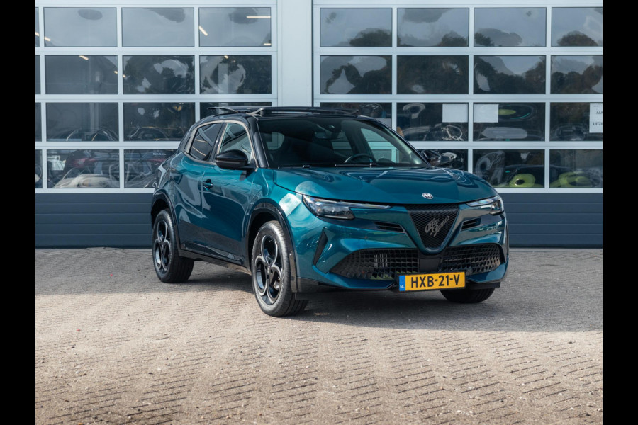 Alfa Romeo junior 1.2 Turbo 145pk Hybrid Ibrida Q4 | Clima | Camera | Adapt. Cruise | Apple Carplay | Schuif/Kanteldak | BSM | Elektrr. A-Klep | Keyless | 18" | Navi | PDC | Winter Pack