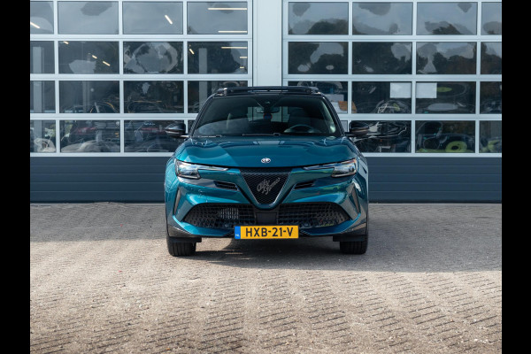Alfa Romeo junior 1.2 Turbo 145pk Hybrid Ibrida Q4 | Clima | Camera | Adapt. Cruise | Apple Carplay | Schuif/Kanteldak | BSM | Elektrr. A-Klep | Keyless | 18" | Navi | PDC | Winter Pack