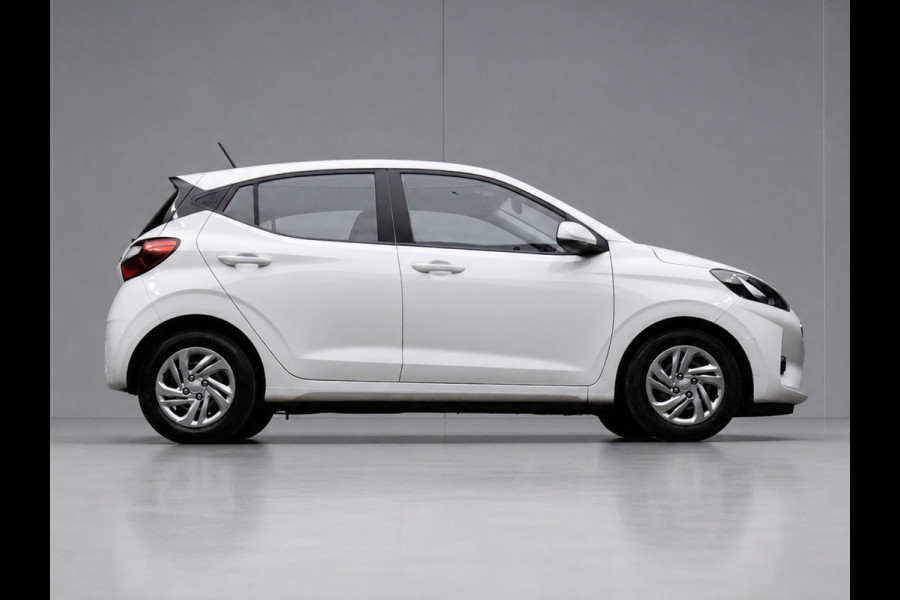 Hyundai i10 1.0 Comfortline Sport (APPLE CARPLAY,NAVI,PDC,CRUISE,LED,GETINT,TREKHAAK,SPORTSTOELEN,NETTE STAAT)