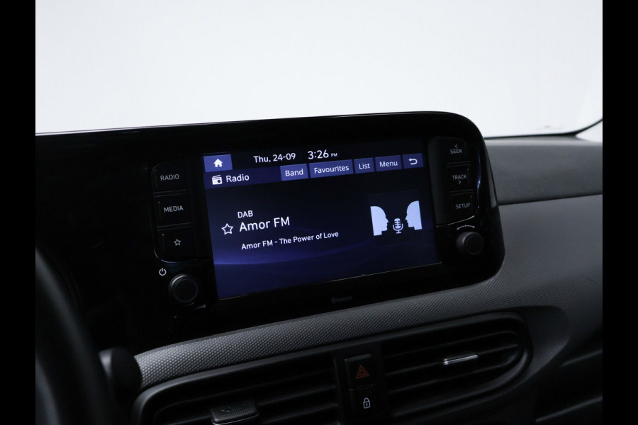 Hyundai i10 1.0 Comfortline Sport (APPLE CARPLAY,NAVI,PDC,CRUISE,LED,GETINT,TREKHAAK,SPORTSTOELEN,NETTE STAAT)