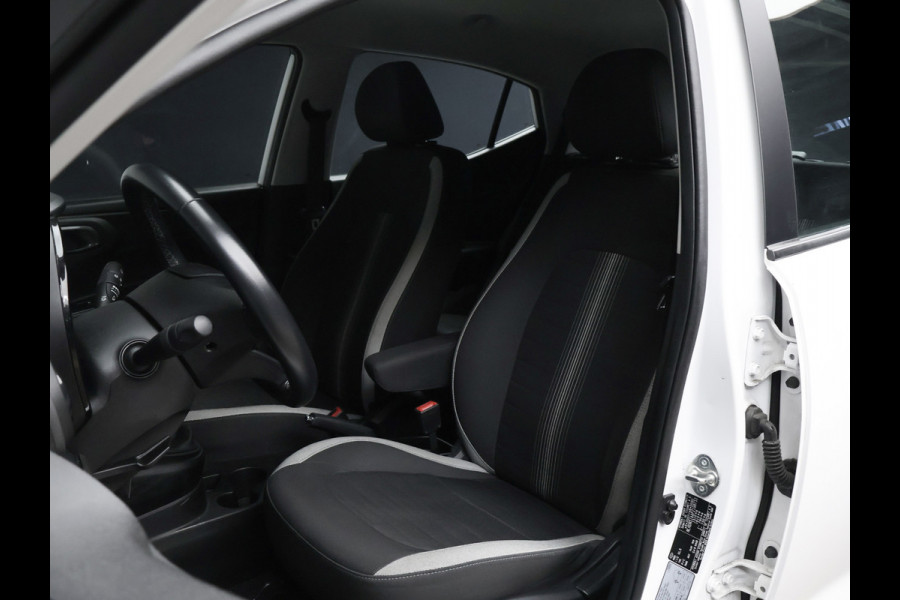 Hyundai i10 1.0 Comfortline Sport (APPLE CARPLAY,NAVI,PDC,CRUISE,LED,GETINT,TREKHAAK,SPORTSTOELEN,NETTE STAAT)