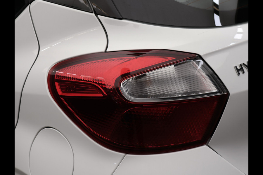 Hyundai i10 1.0 Comfortline Sport (APPLE CARPLAY,NAVI,PDC,CRUISE,LED,GETINT,TREKHAAK,SPORTSTOELEN,NETTE STAAT)