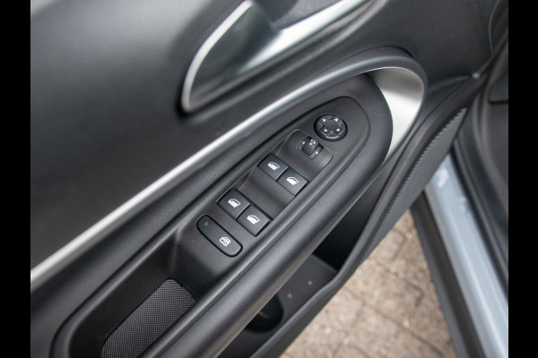 Jeep Avenger 1.2 e-Hybrid Summit | Infotainment&Conv. Pack | Winter Pack | Bicolore
