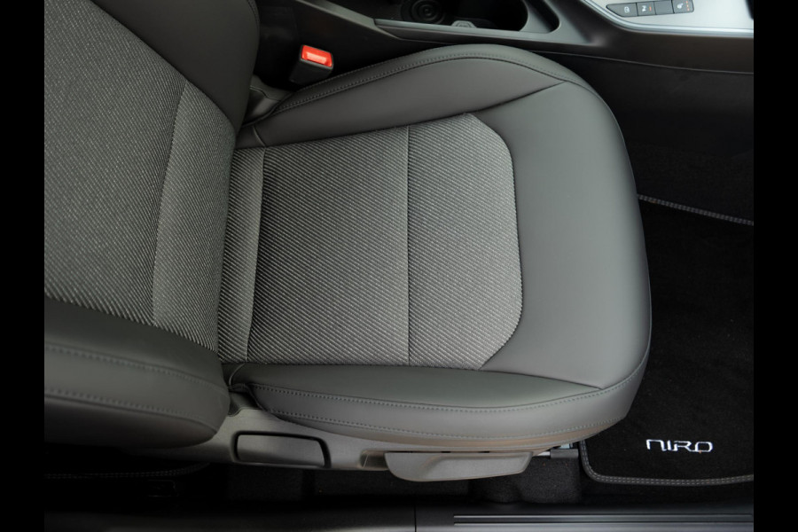 Kia Niro 1.6 GDi Hybrid DynamicPlusLine | Schuifkantel dak | Navigatie | Stoel en stuurverwarming |