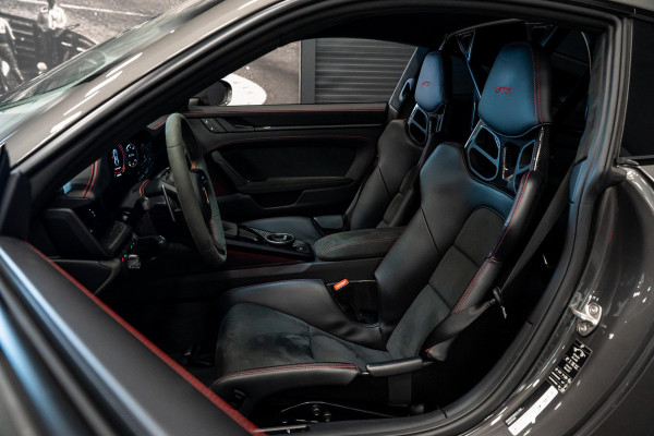 Porsche 911 4.0 GT3 *Keramisch / Vierwielbesturing / BOSE / Hefsysteem-vooras / Clubsport-pakket / Sportuitlaat-systeem / Carbon*