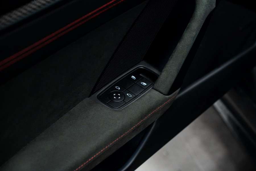 Porsche 911 4.0 GT3 *Keramisch / Vierwielbesturing / BOSE / Hefsysteem-vooras / Clubsport-pakket / Sportuitlaat-systeem / Carbon*