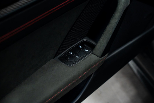 Porsche 911 4.0 GT3 *Keramisch / Vierwielbesturing / BOSE / Hefsysteem-vooras / Clubsport-pakket / Sportuitlaat-systeem / Carbon*