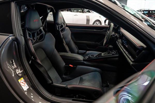 Porsche 911 4.0 GT3 *Keramisch / Vierwielbesturing / BOSE / Hefsysteem-vooras / Clubsport-pakket / Sportuitlaat-systeem / Carbon*
