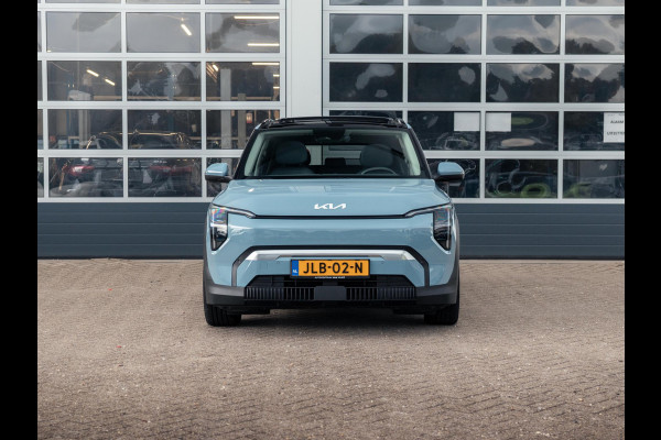 Kia EV3 Plus Advanced 81.4 kWh l Long range l Schuifkantel dak l Stoel en stuurwielverwarming l Lederlook bekleding l Accu SOH 99,1 % l