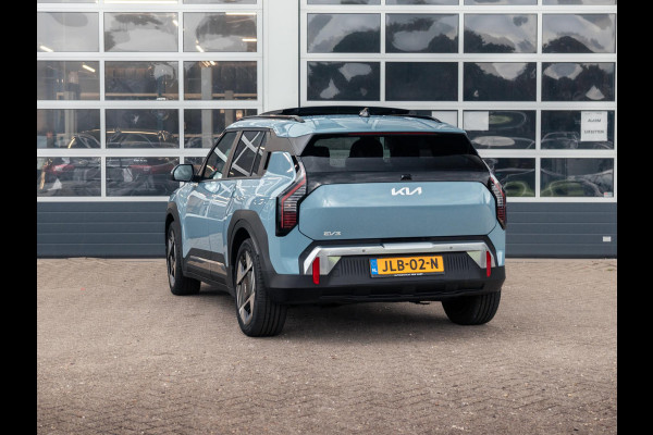 Kia EV3 Plus Advanced 81.4 kWh l Long range l Schuifkantel dak l Stoel en stuurwielverwarming l Lederlook bekleding l Accu SOH 99,1 % l