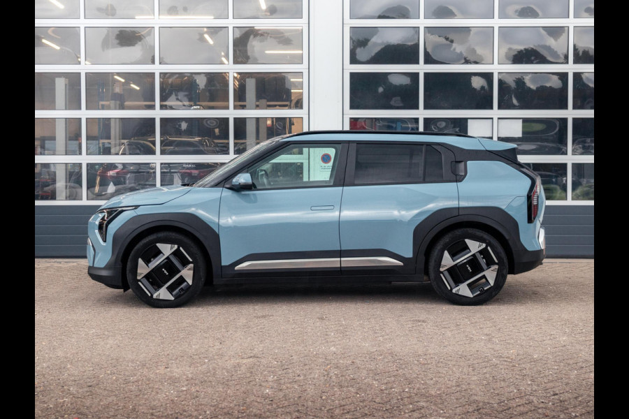 Kia EV3 Plus Advanced 81.4 kWh l Long range l Schuifkantel dak l Stoel en stuurwielverwarming l Lederlook bekleding l Accu SOH 99,1 % l