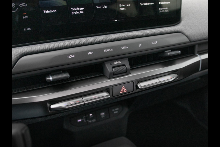 Kia EV3 Plus Advanced 81.4 kWh l Long range l Schuifkantel dak l Stoel en stuurwielverwarming l Lederlook bekleding l Accu SOH 99,1 % l