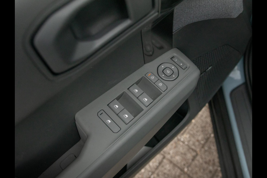 Kia EV3 Plus Advanced 81.4 kWh l Long range l Schuifkantel dak l Stoel en stuurwielverwarming l Lederlook bekleding l Accu SOH 99,1 % l