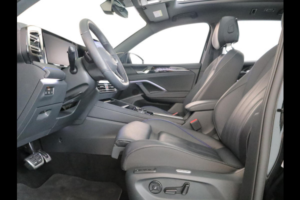 Volkswagen Tiguan 1.5 eHybrid R-Line Edition | Private lease vanaf €907 | 272 pk Automaat (DSG) | Verlengde garantie | Navigatie | Panoramadak | Trekhaak (wegklapbaar) | Parkeersensoren (Park assist) | Rondomzicht camera | Lederen bekleding | Stoelverwarming/ventilatie |