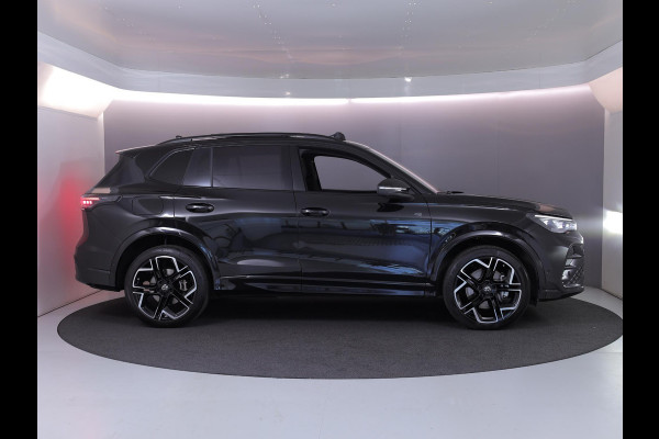 Volkswagen Tiguan 1.5 eHybrid R-Line Edition | Private lease vanaf €907 | 272 pk Automaat (DSG) | Verlengde garantie | Navigatie | Panoramadak | Trekhaak (wegklapbaar) | Parkeersensoren (Park assist) | Rondomzicht camera | Lederen bekleding | Stoelverwarming/ventilatie |