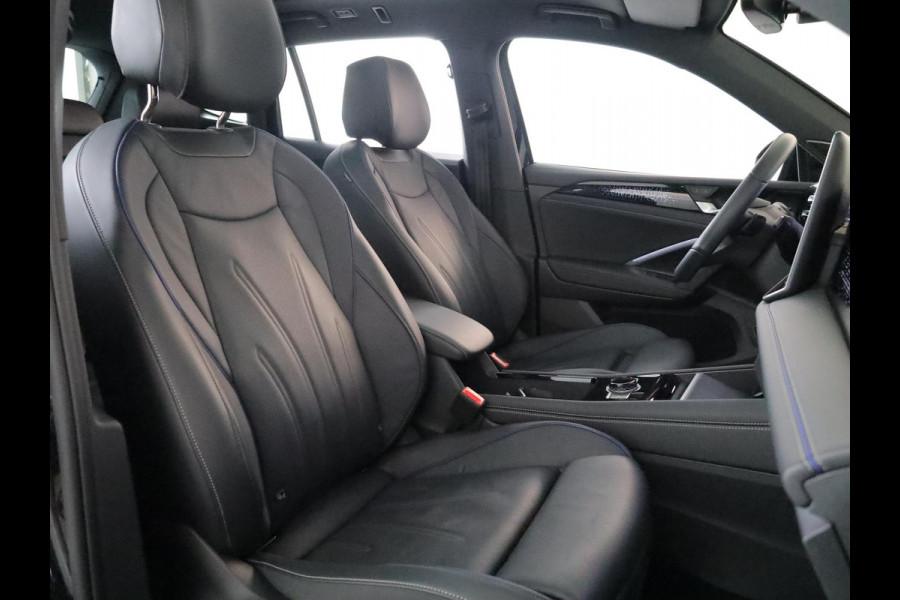 Volkswagen Tiguan 1.5 eHybrid R-Line Edition | Private lease vanaf €907 | 272 pk Automaat (DSG) | Verlengde garantie | Navigatie | Panoramadak | Trekhaak (wegklapbaar) | Parkeersensoren (Park assist) | Rondomzicht camera | Lederen bekleding | Stoelverwarming/ventilatie |