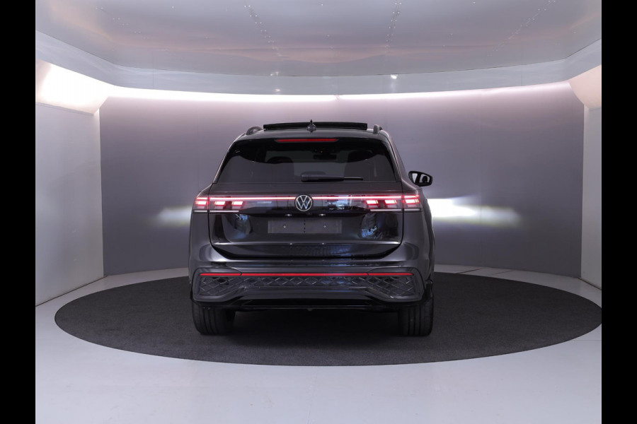 Volkswagen Tiguan 1.5 eHybrid R-Line Edition | Private lease vanaf €907 | 272 pk Automaat (DSG) | Verlengde garantie | Navigatie | Panoramadak | Trekhaak (wegklapbaar) | Parkeersensoren (Park assist) | Rondomzicht camera | Lederen bekleding | Stoelverwarming/ventilatie |