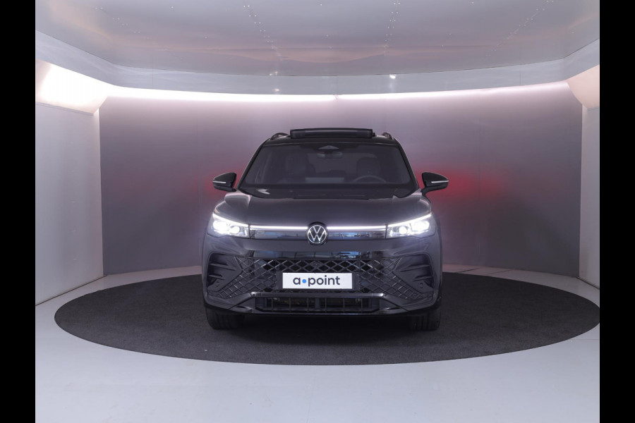 Volkswagen Tiguan 1.5 eHybrid R-Line Edition | Private lease vanaf €907 | 272 pk Automaat (DSG) | Verlengde garantie | Navigatie | Panoramadak | Trekhaak (wegklapbaar) | Parkeersensoren (Park assist) | Rondomzicht camera | Lederen bekleding | Stoelverwarming/ventilatie |