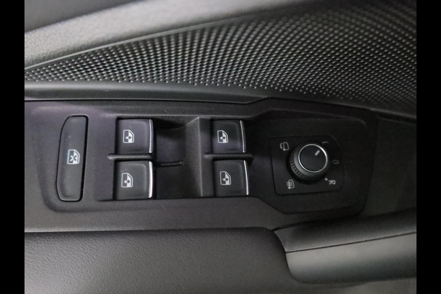 Volkswagen Tiguan 1.5 eHybrid R-Line Edition | Private lease vanaf €907 | 272 pk Automaat (DSG) | Verlengde garantie | Navigatie | Panoramadak | Trekhaak (wegklapbaar) | Parkeersensoren (Park assist) | Rondomzicht camera | Lederen bekleding | Stoelverwarming/ventilatie |