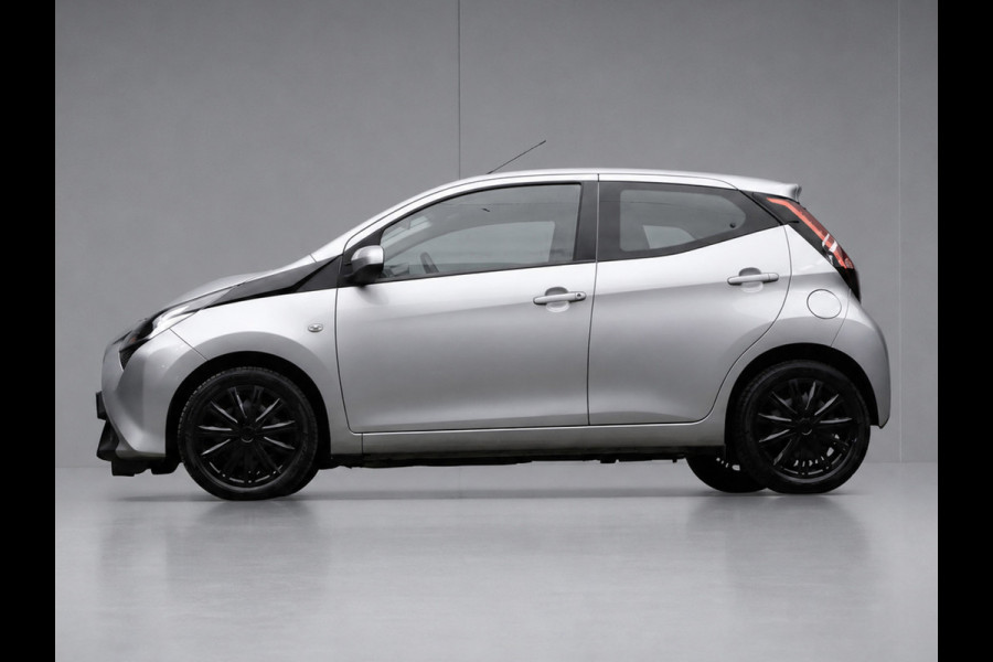 Toyota Aygo 1.0 VVT-i x-play (APPLE CARPLAY,NAVI,LED,CRUISE,SPORTSTOELEN,LM VELGEN,NETTESTAAT)