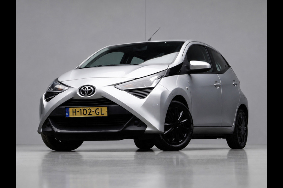 Toyota Aygo 1.0 VVT-i x-play (APPLE CARPLAY,NAVI,LED,CRUISE,SPORTSTOELEN,LM VELGEN,NETTESTAAT)