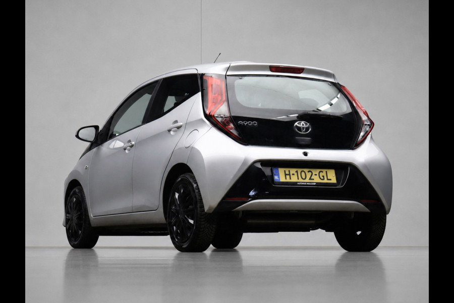 Toyota Aygo 1.0 VVT-i x-play (APPLE CARPLAY,NAVI,LED,CRUISE,SPORTSTOELEN,LM VELGEN,NETTESTAAT)